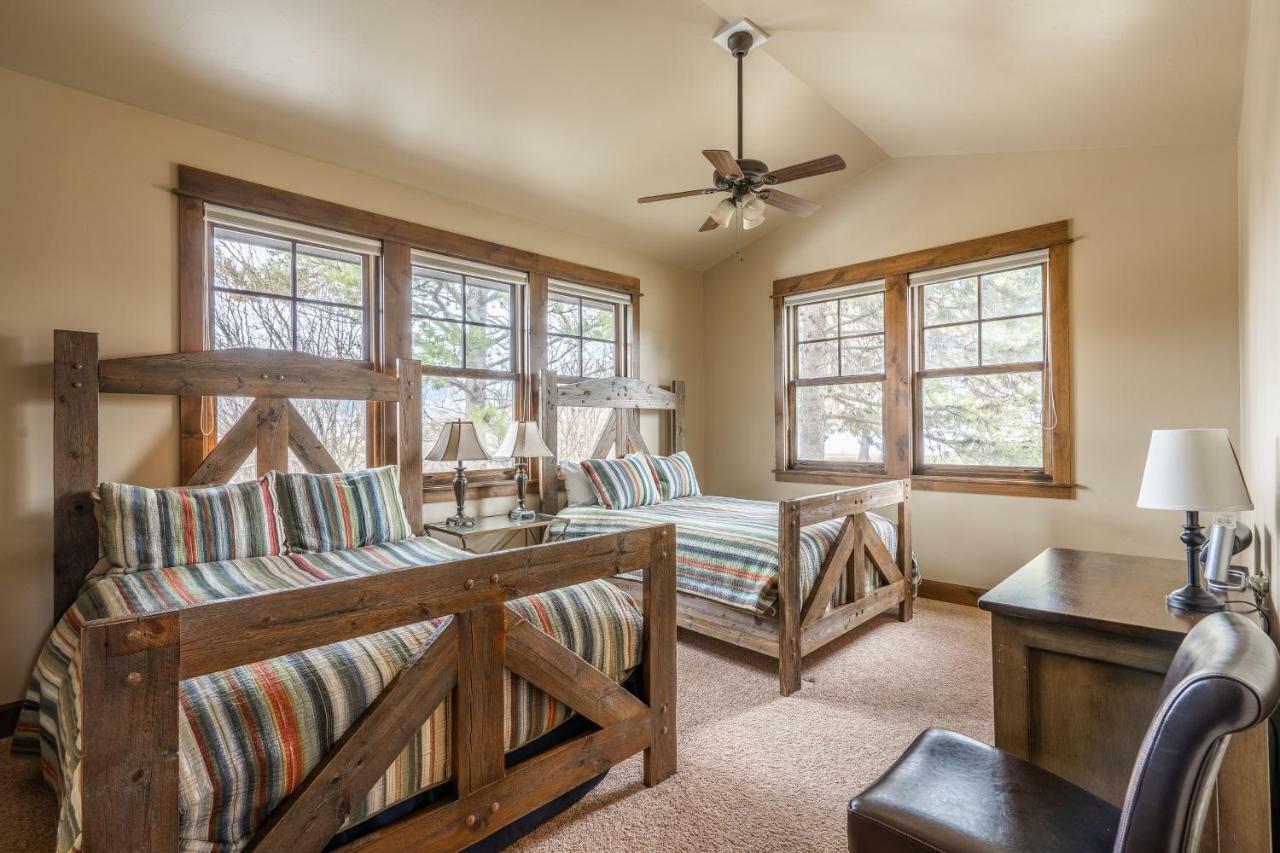 Rainbow Point Sabo Cabin West Yellowstone Bagian luar foto