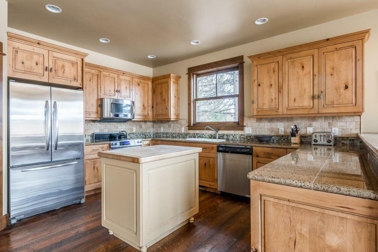 Rainbow Point Sabo Cabin West Yellowstone Bagian luar foto